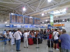 Стойки регистрации рейсов в аэропорту Корфу, Греция